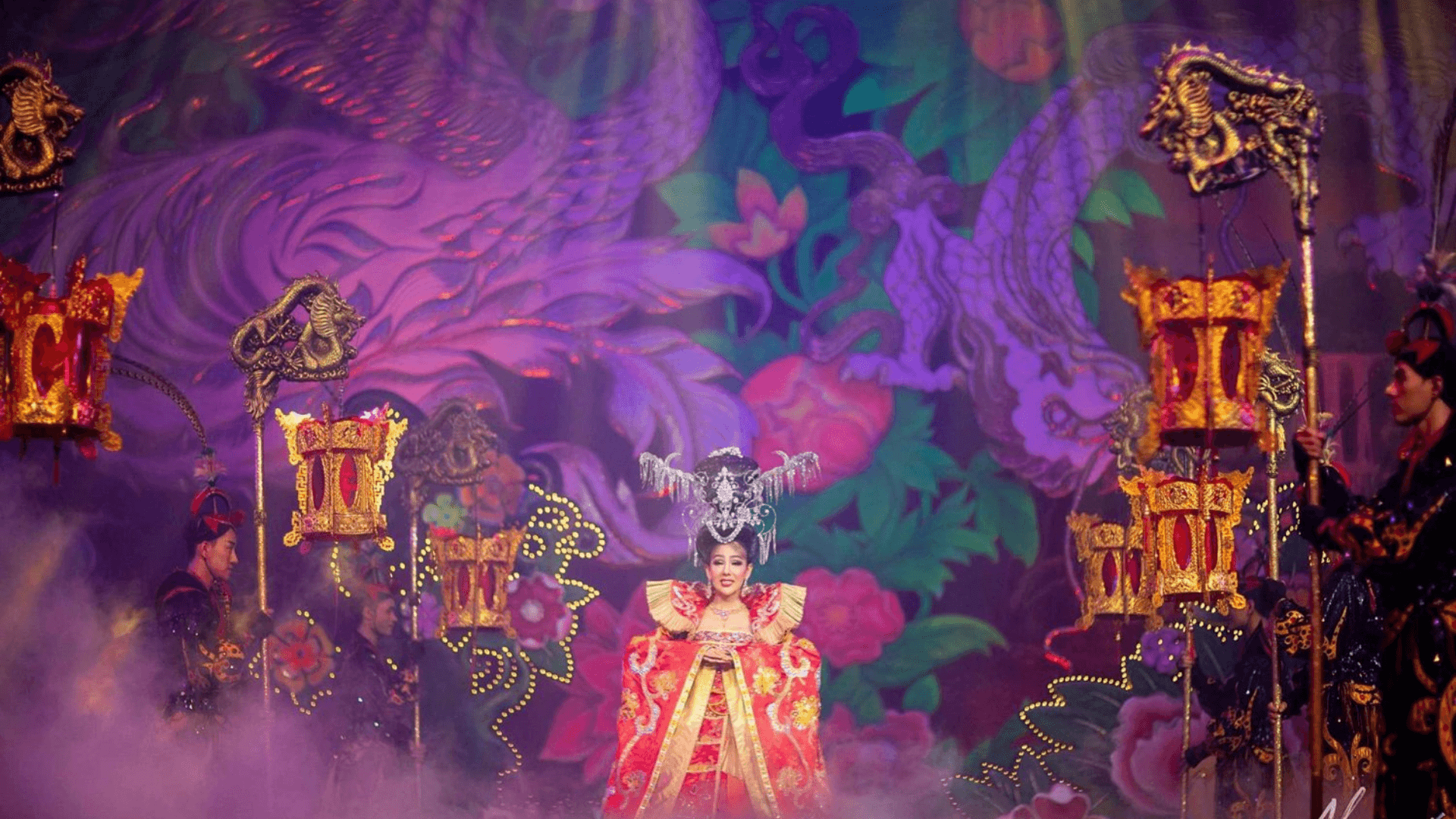 Enjoy the high-energy, dazzling performances at the Alcazar Show in Pattaya, a world-famous cabaret that's both extravagant and artistically mesmerizing. The show offers a perfect blend of Thai cultural motifs with impressive audiovisual elements.