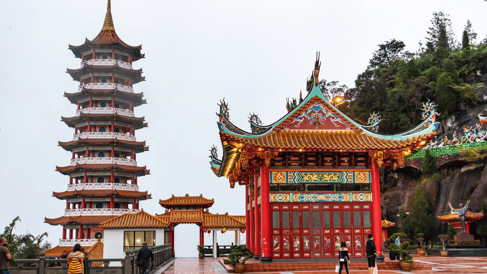 Experience Cultural & Scenic Gems in Kuala Lumpur & Genting Highlands – blending vibrant city heritage with cool mountain retreats.