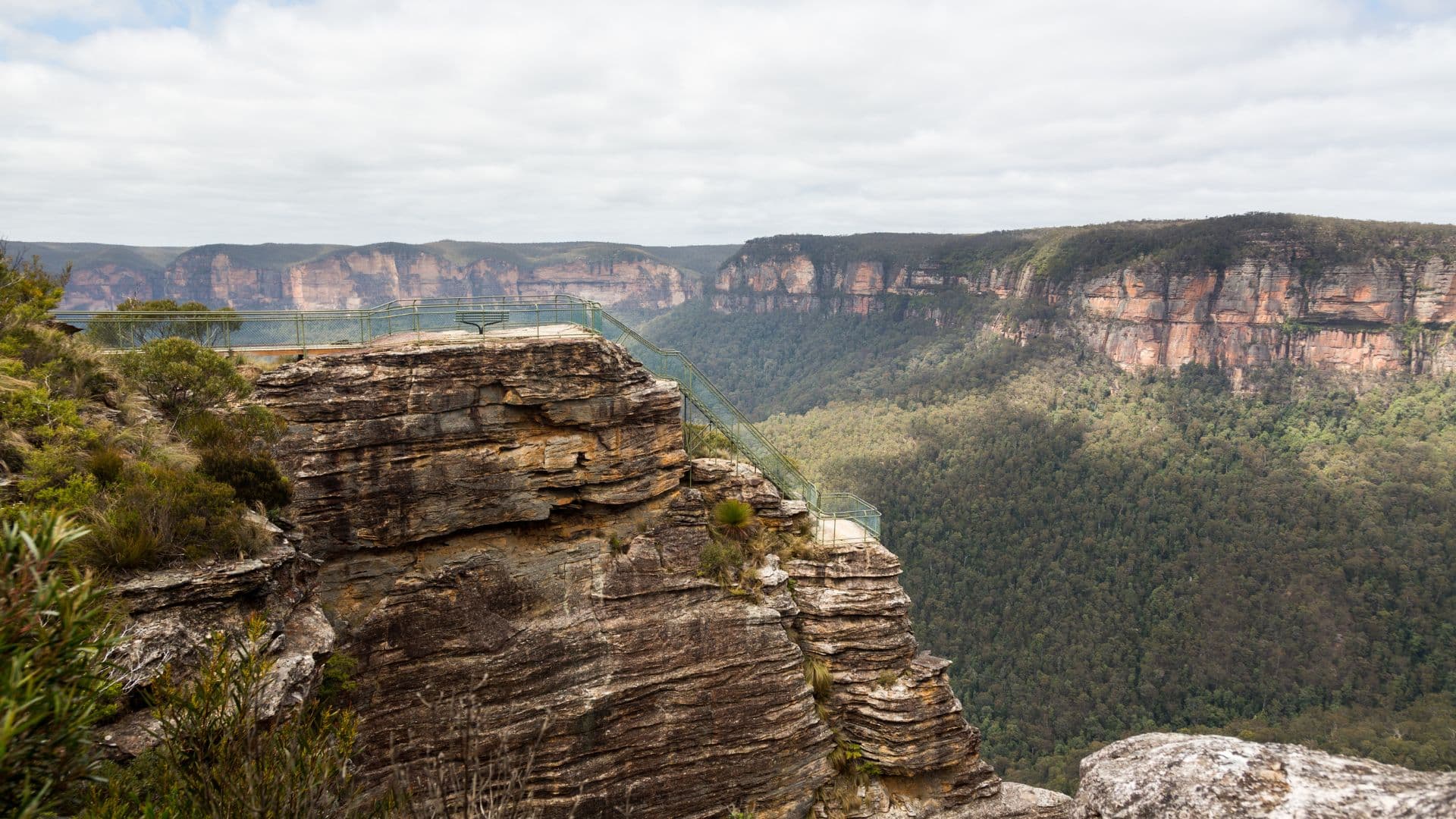 Blue Mountains: Explore this UNESCO World Heritage site known for its dramatic scenery, steep cliffs, and eucalyptus forests. The visit includes scenic world rides offering panoramic views of this natural wonder.