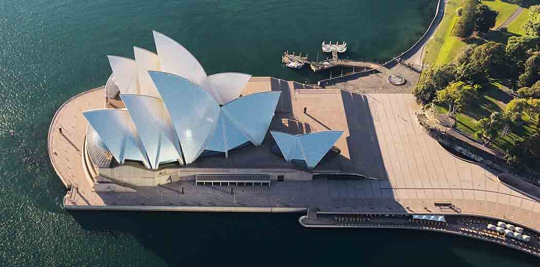 Discover the Sydney Opera House, Harbour Bridge, Darling Harbour, and Bondi Beach in Australia’s most famous city. Cap off your experience with a luxurious Showboat Dinner Cruise, where you’ll enjoy gourmet dining and live entertainment as you sail past the city’s glittering skyline.