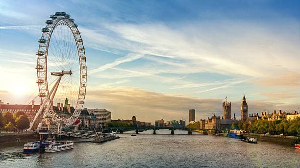 Marvel at breathtaking views of London from this iconic attraction that towers 135 meters above the city, offering panoramic vistas of landmarks like Big Ben and Buckingham Palace.