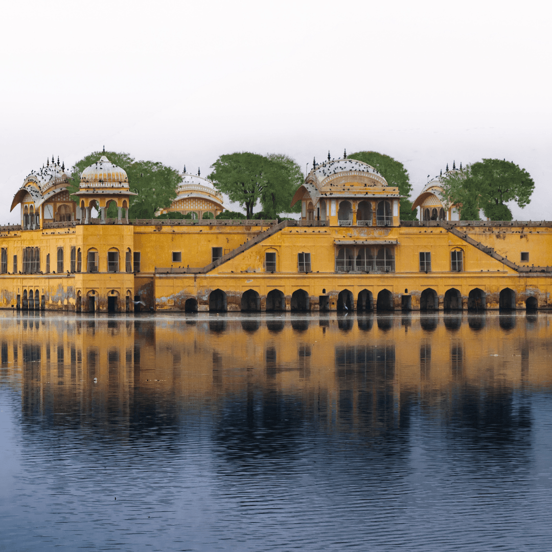 Explore the Amber Fort in Jaipur, an architectural marvel blending Hindu and Mughal elements, offering panoramic views of Maota Lake and a deep insight into the royal lifestyle.