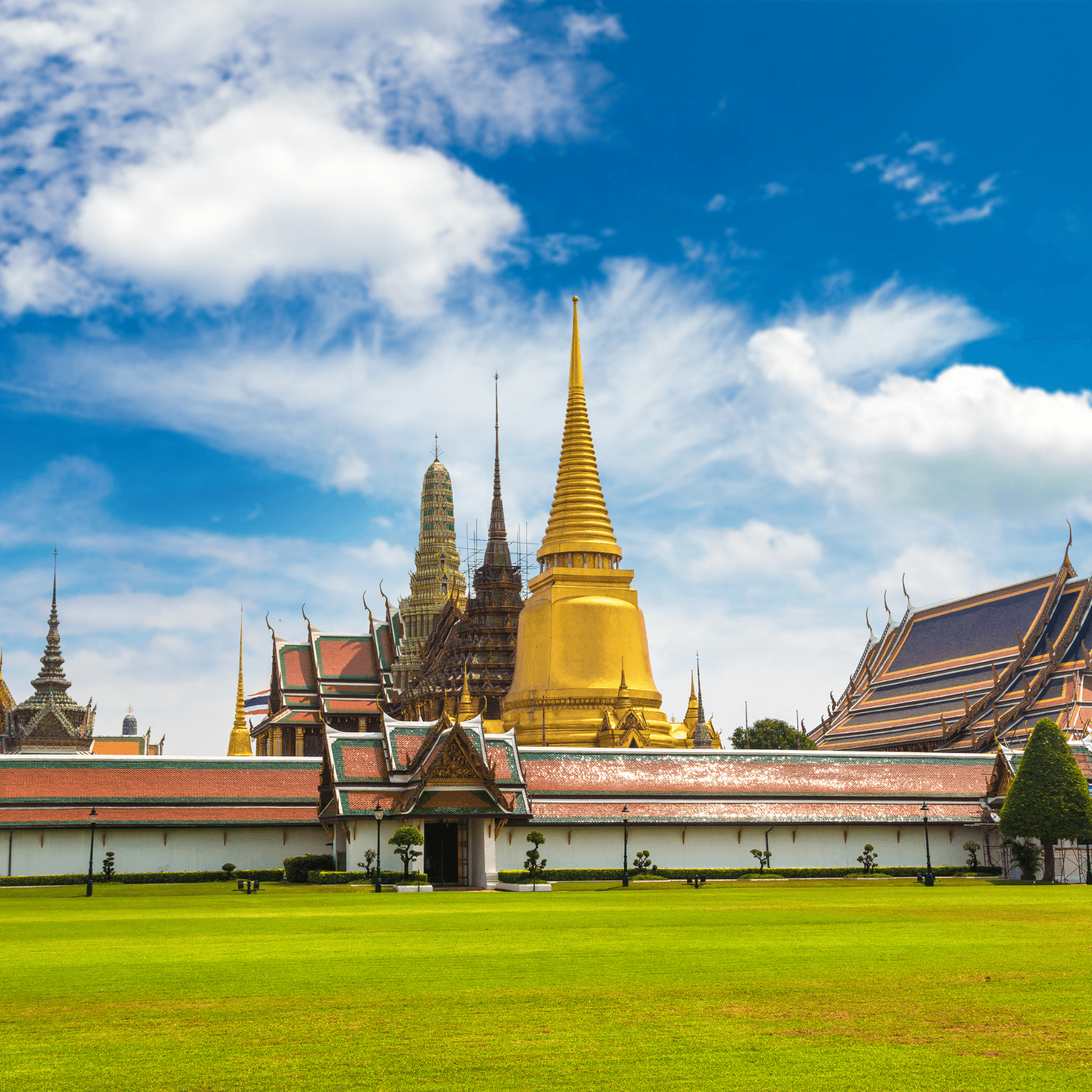 Grand Palace & Wat Arun Tour: Discover Bangkok’s cultural and historical landmarks, with intricate architecture and fascinating stories.
